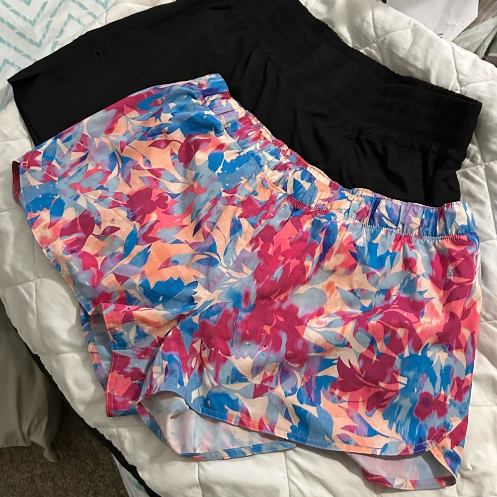 Lot of 2 Old Navy Lightweight Stretchy athletic shorts- women’s large (L…